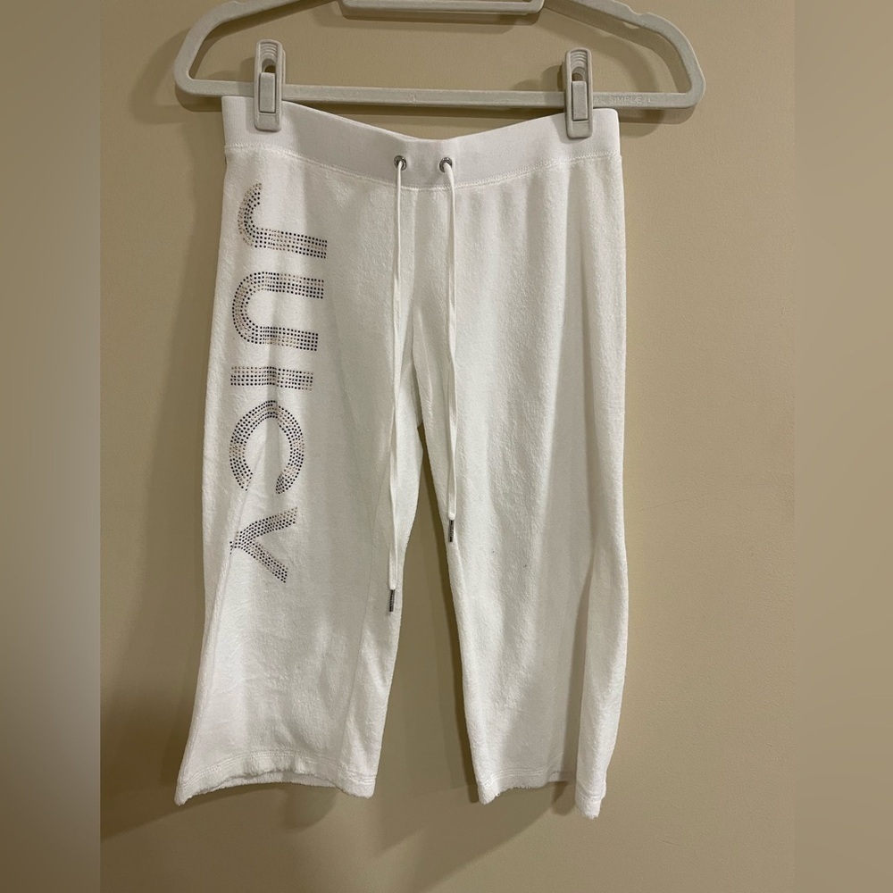 Juicy Couture white capris​​​​​​​